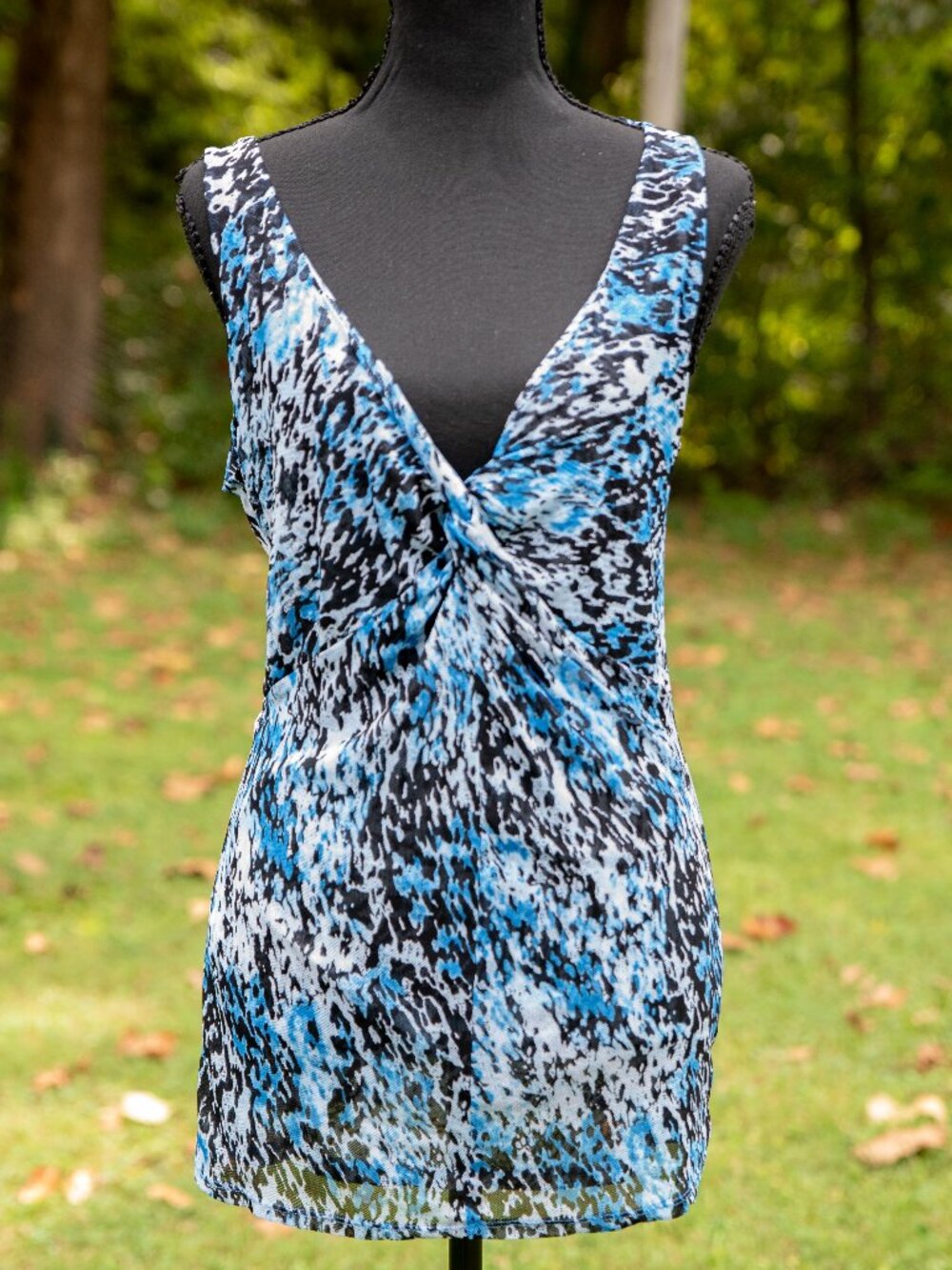 Express Women's size Medium leopard print twist-front sleeveless top Blue Black